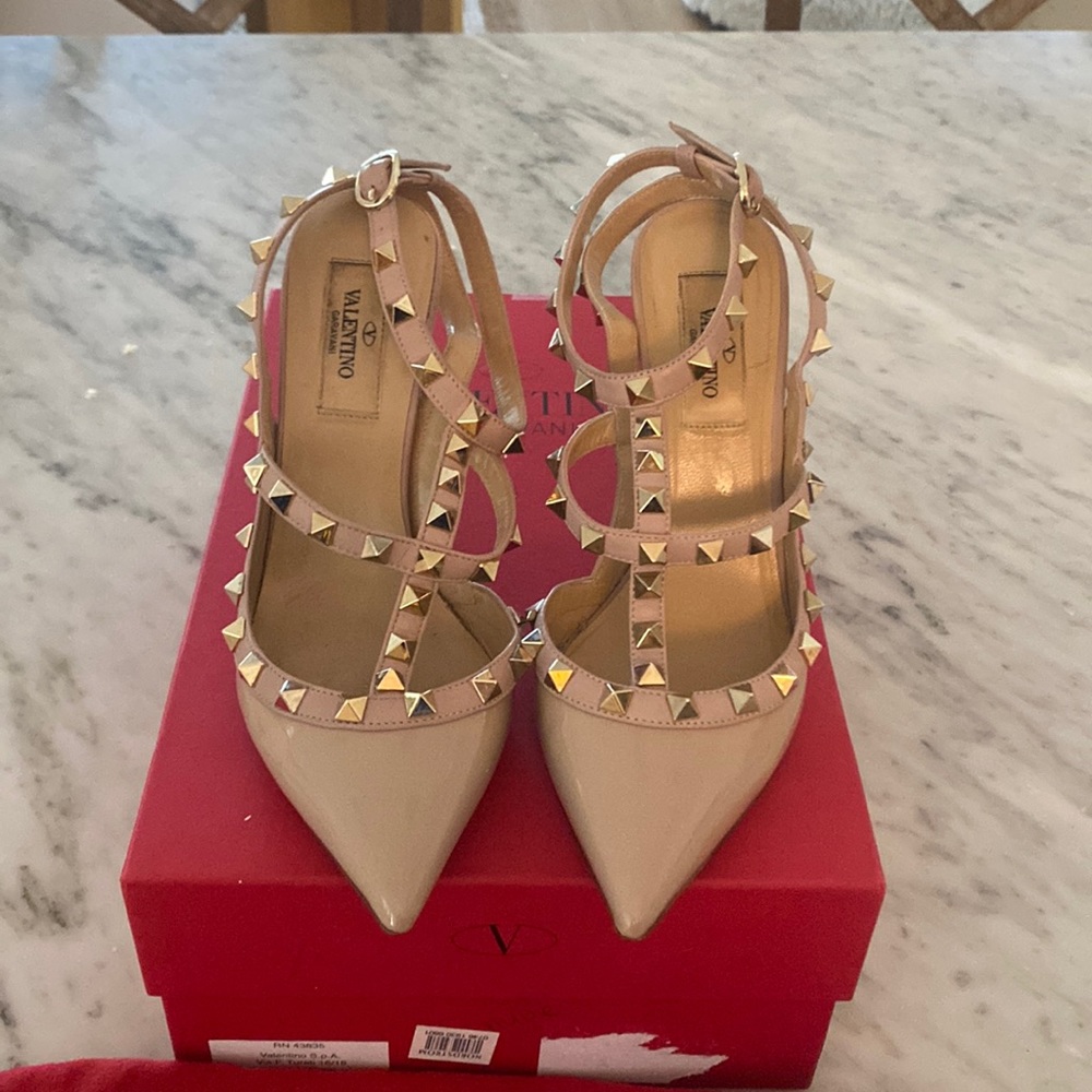 Valentino Rock Stud Poudre Pumps 36.5